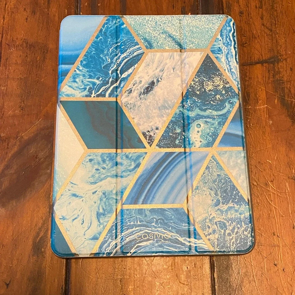 Cosmo Case for iPad with Trifold and Built-in Screen Protector